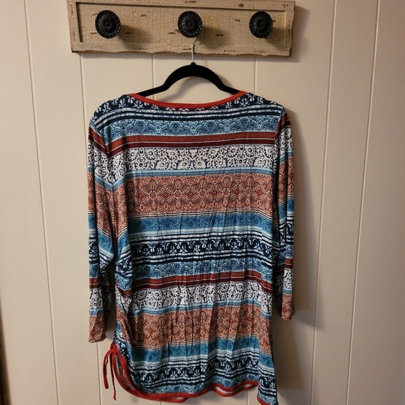 Rudy Rd. Woman 1X Top - Picture 5 of 7